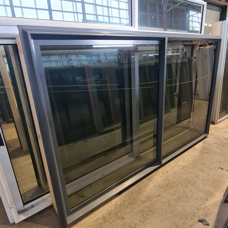 Recycled Aluminium Sliding Window 2000 x 1180 #1050