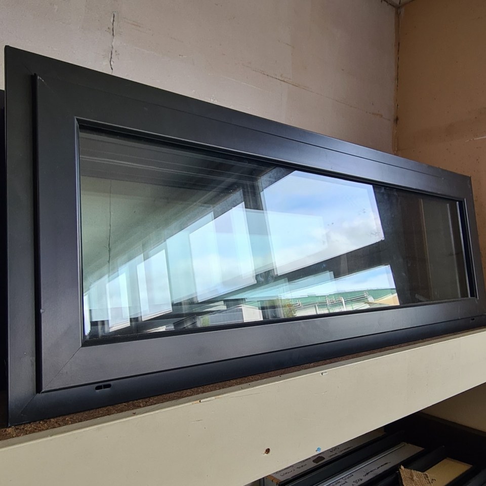 NEW LOW-E Double Glazed Aluminium Window 1200 x 400 Flax Pod
