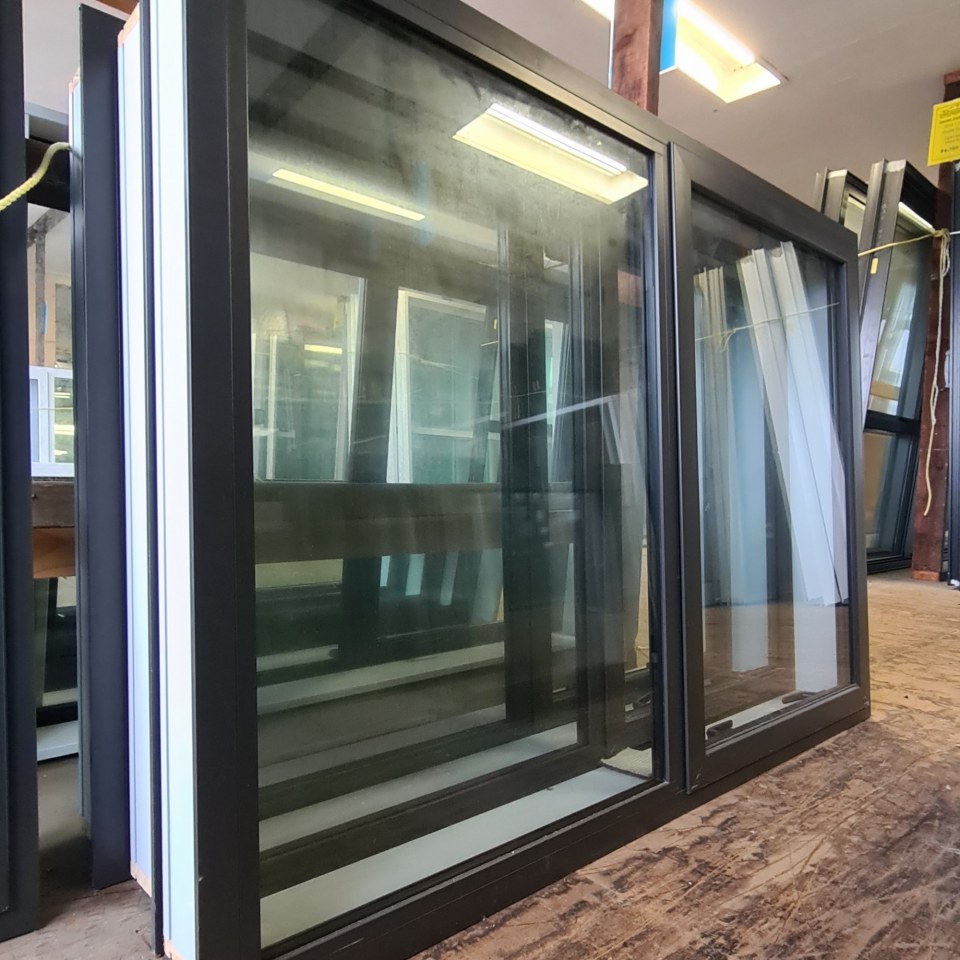 NEW Double Glazed Aluminium Window 1400 x 1000 Ironsand