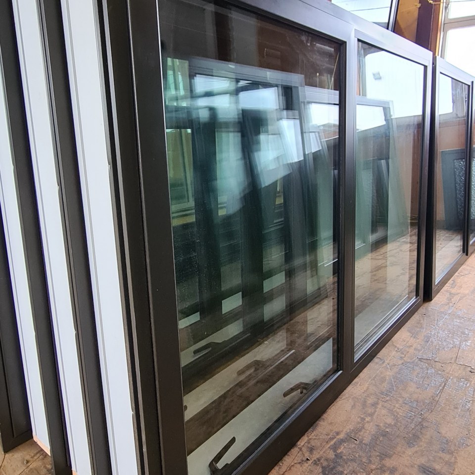 NEW Double Glazed Aluminium Window 1400 x 1000 Ironsand