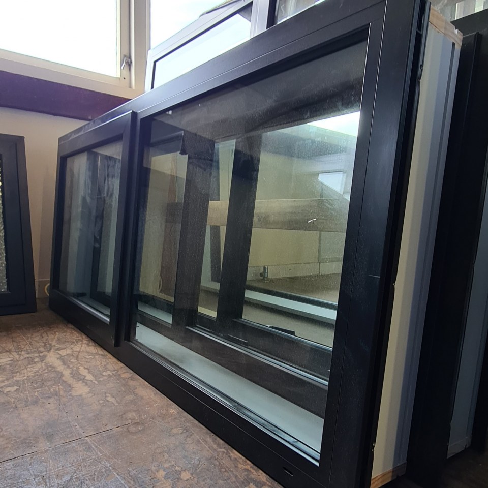 NEW LOW-E Double Glazed Aluminium Window 1400 x 600 Flax Pod