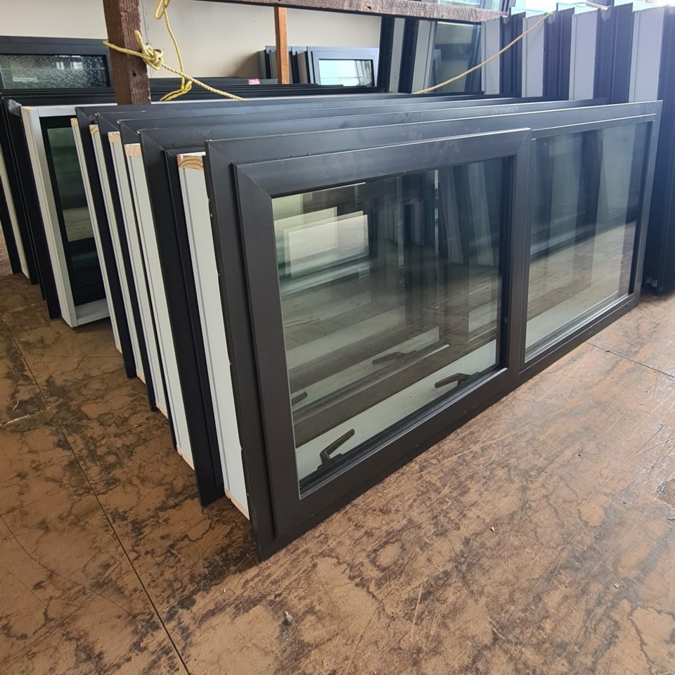 NEW Double Glazed Aluminium Window 1400 x 600 Ironsand