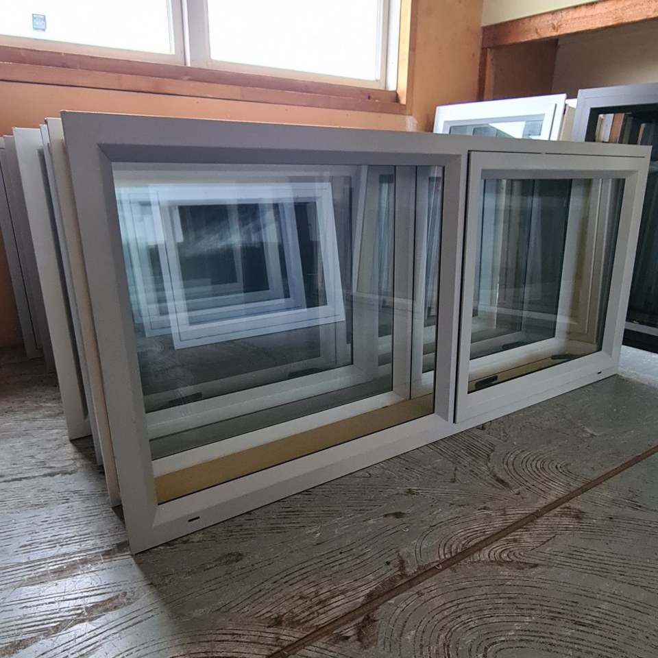 NEW Single Glazed Aluminium Window 1400 x 600 Silver Pearl