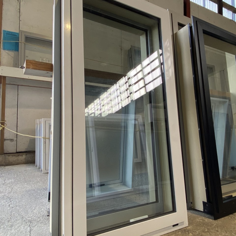 NEW* Double Glazed Aluminium Window 600 x 1190 #3302