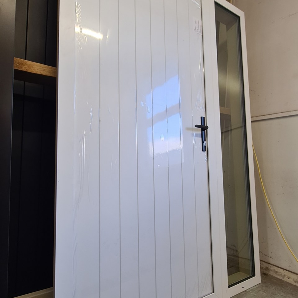 NEW Aluminium Frame Entrance Strata Door With DG Sidelite, Arctic White