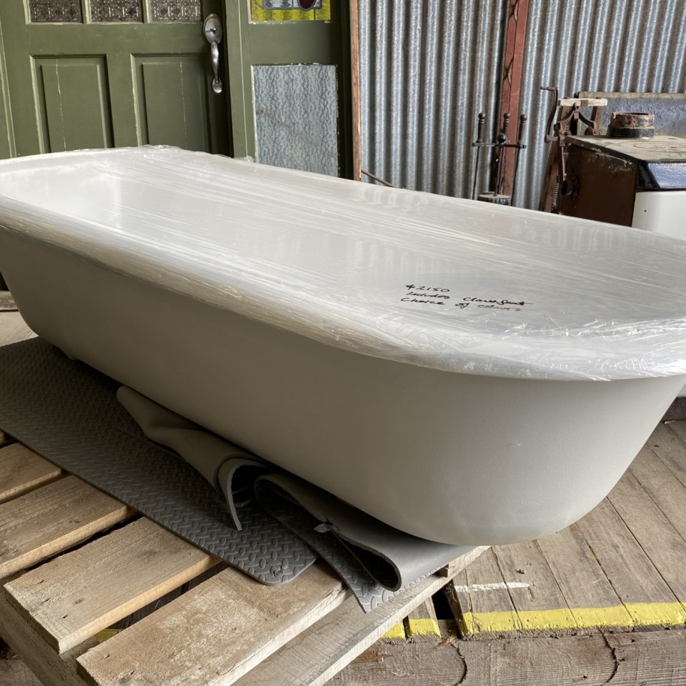 Recycled Pre-Primed Claw Foot Bath 1785 x 435